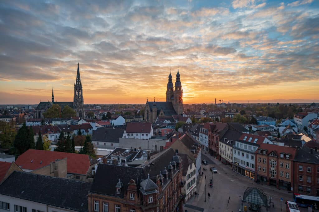 Speyer von oben mit Markisen an Häusern